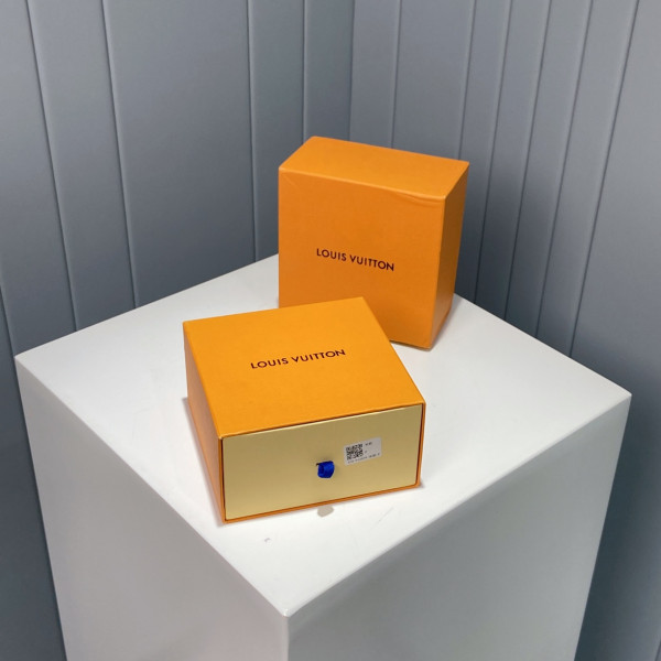 l**is V*t*n bag charm