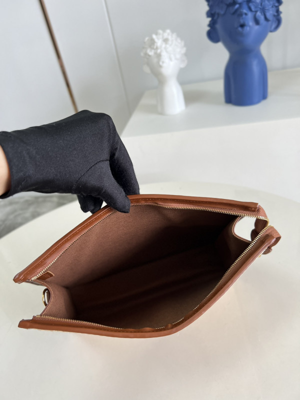 l**is V*t*n toiletry pouch on chain