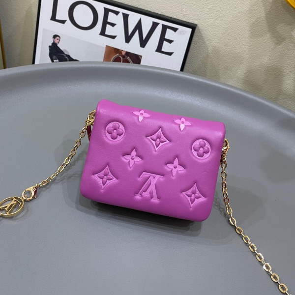 l**is V*t*n beltbag coussin