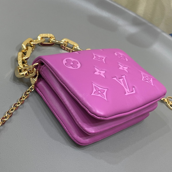 l**is V*t*n beltbag coussin