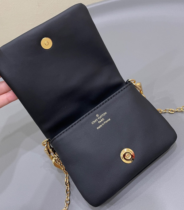 l**is V*t*n beltbag coussin