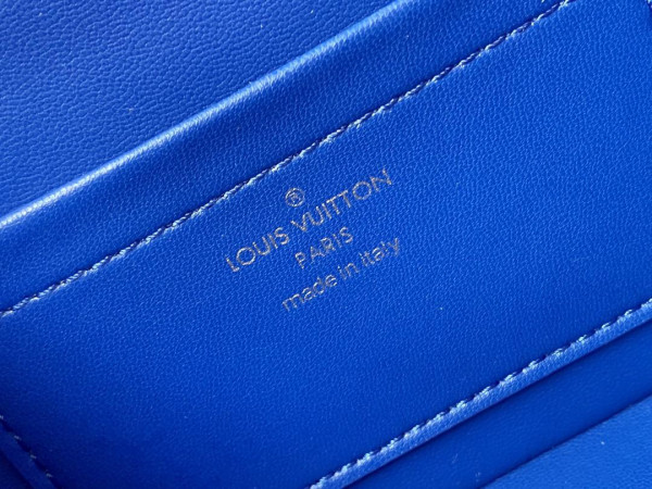 l**is V*t*n bleecker box