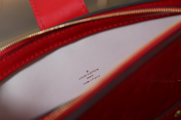 l**is V*t*n trunk clutch