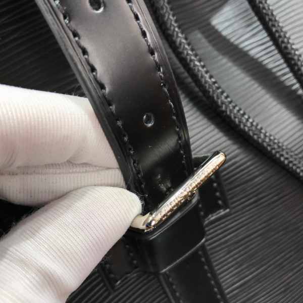 l**is V*t*n backpack