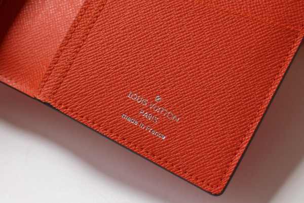 l**is V*t*n brazza wallet