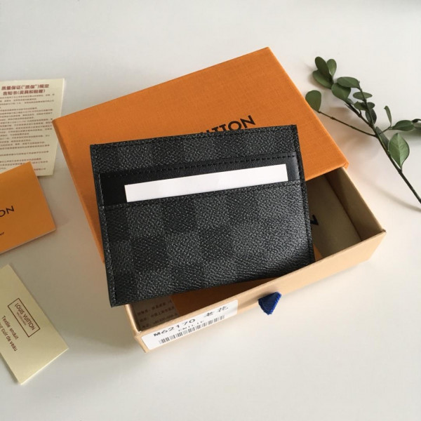 l**is V*t*n bandouliere 50double card holder