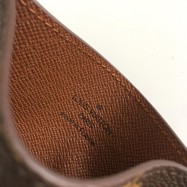 l**is V*t*n bandouliere 50double card holder