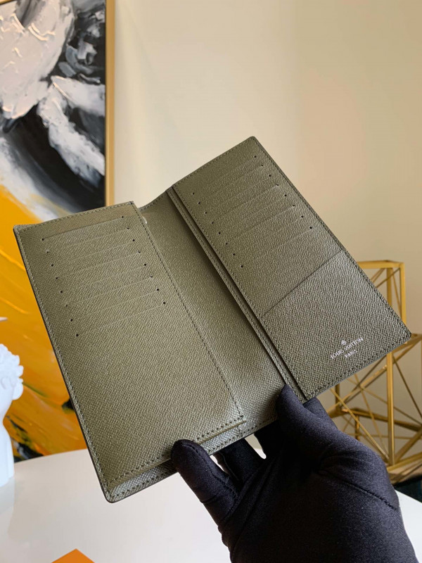 l**is V*t*n brazza wallet