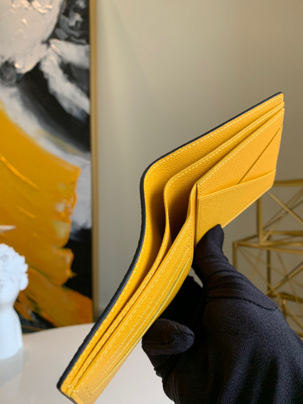 l**is V*t*n multiple wallet