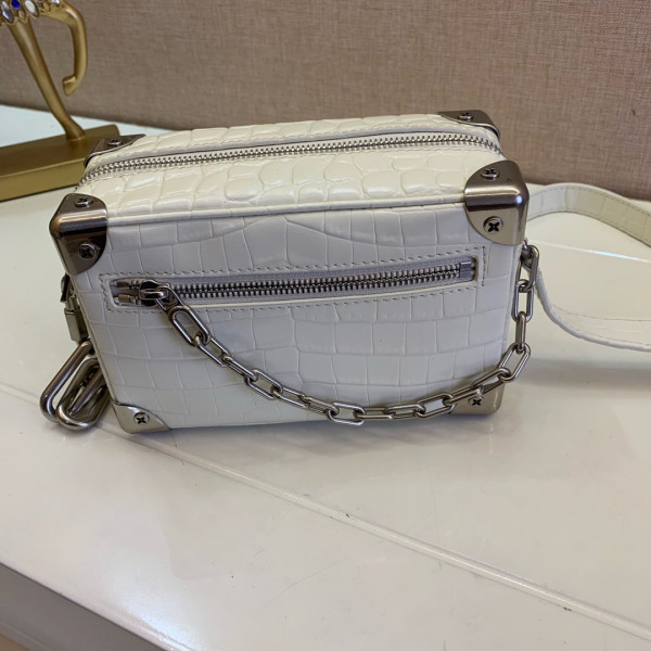 l**is V*t*n soft trunk