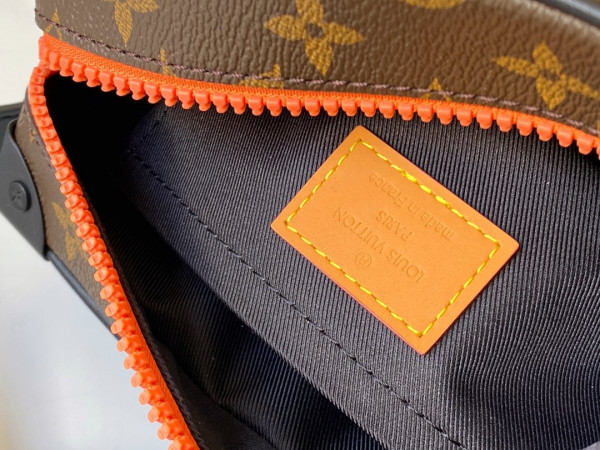 l**is V*t*n soft trunk