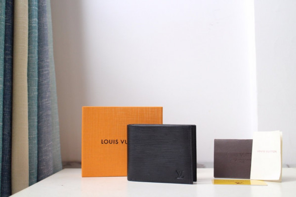 l**is V*t*n amerigo wallet