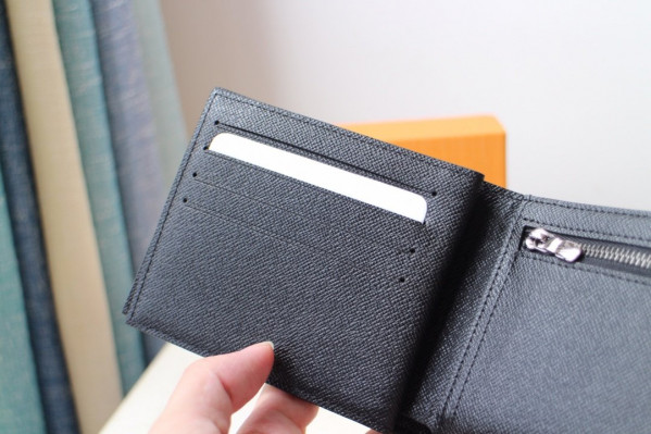 l**is V*t*n amerigo wallet