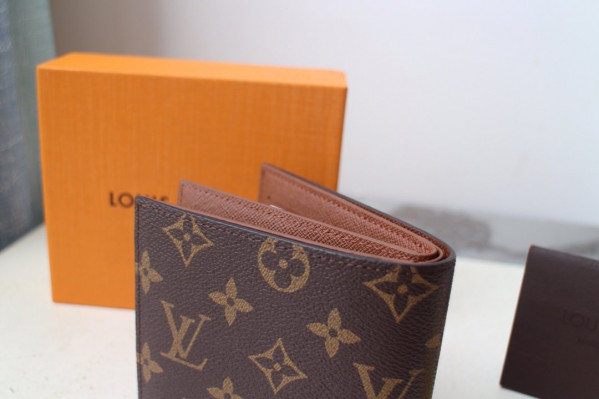 l**is V*t*n amerigo wallet
