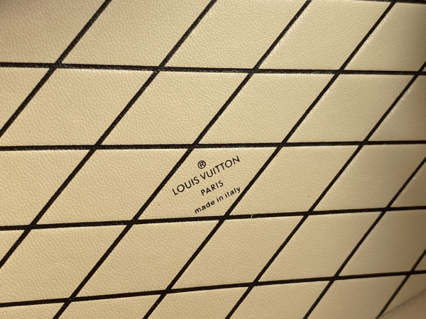 l**is V*t*n petite malle