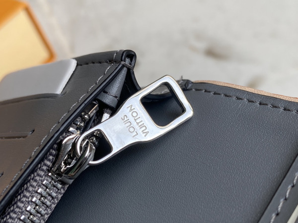 l**is V*t*n brazza wallet