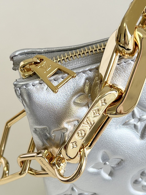 l**is V*t*n coussin bb