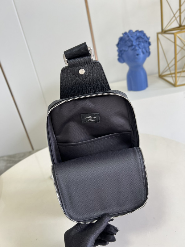 l**is V*t*n avenue sling bag