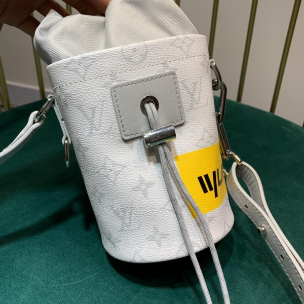 l**is V*t*n chalk nano bag