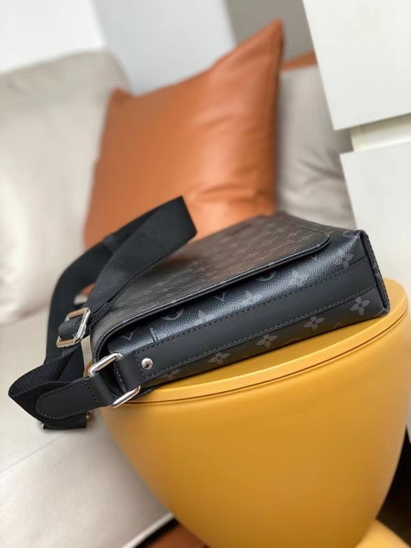 l**is V*t*n district pm