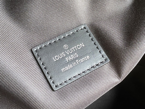 l**is V*t*n discovery backpack