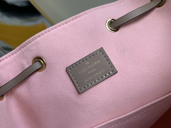 l**is V*t*n montsouris backpack