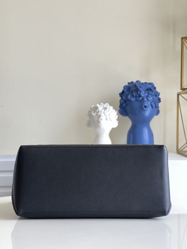 l**is V*t*n grand palais