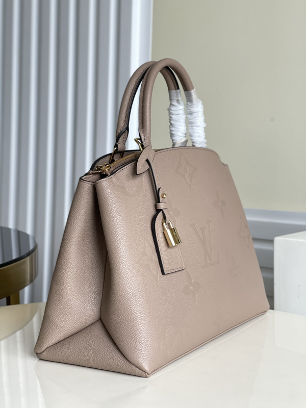 l**is V*t*n grand palais