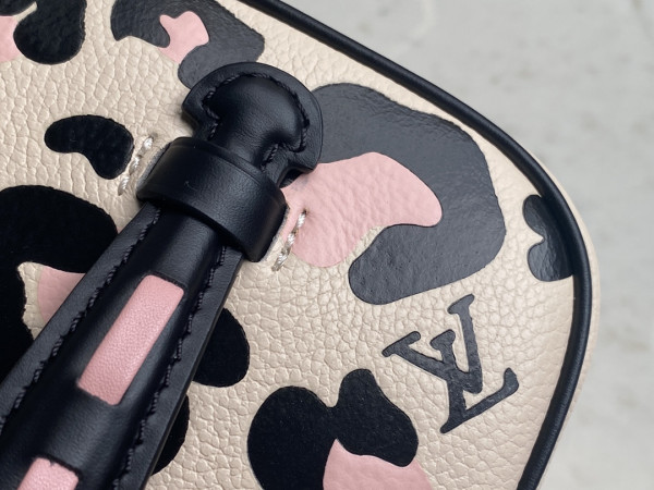 l**is V*t*n nice mini