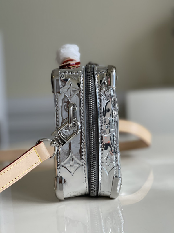 l**is V*t*n handle trunk