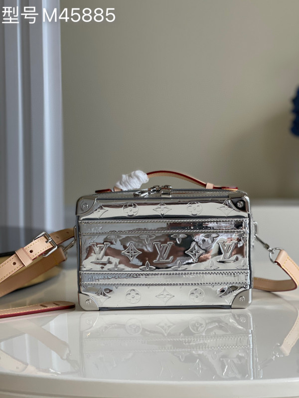 l**is V*t*n handle trunk