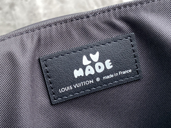 l**is V*t*n besace tokyo