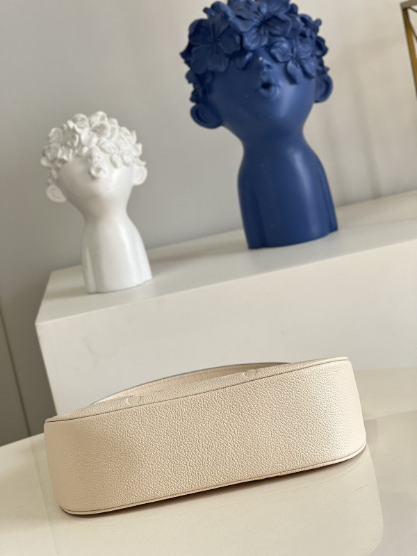 l**is V*t*n bagatelle