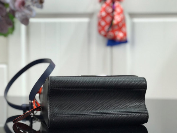 l**is V*t*n twist mm