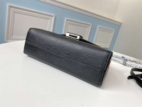 l**is V*t*n pochette grenelle