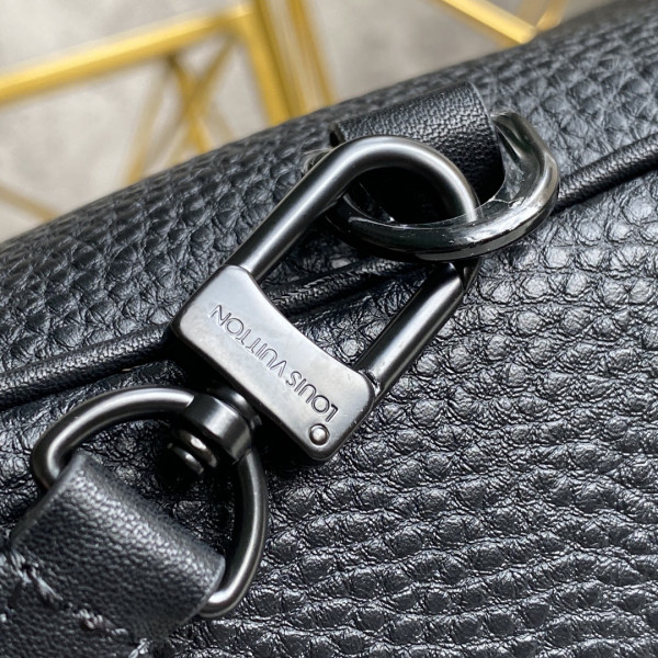 l**is V*t*n christopher xs