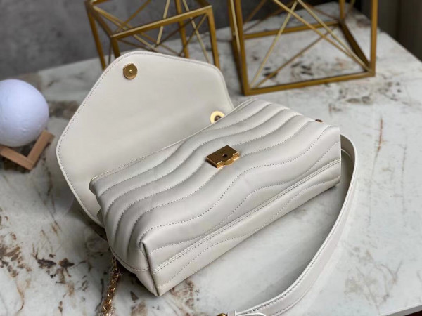 l**is V*t*n new wave chain bag