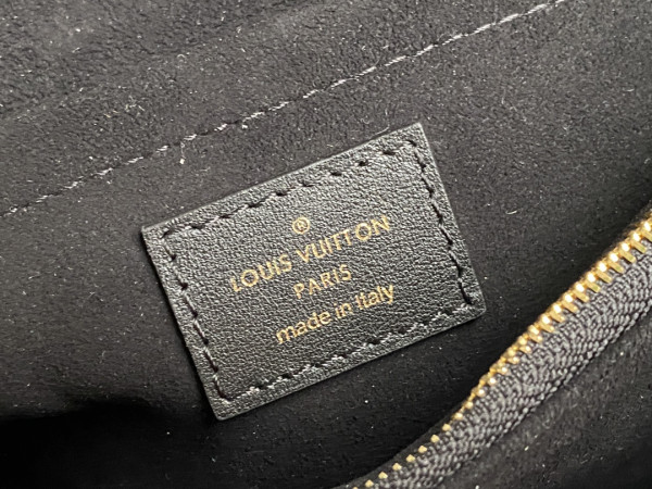 l**is V*t*n new wave chain bag