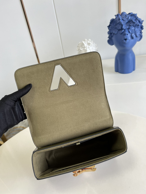 l**is V*t*n twist pm