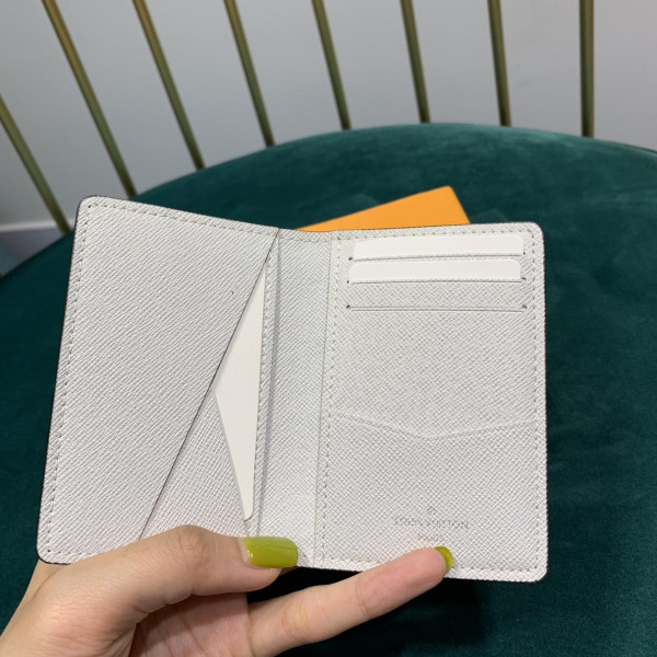 l**is V*t*n pocket organizer