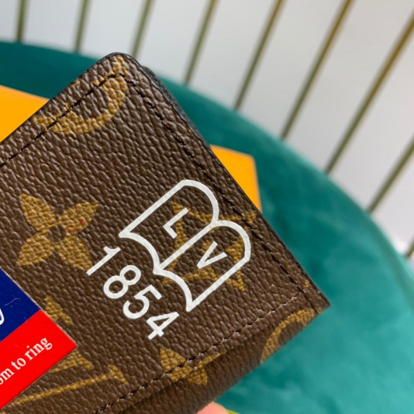 l**is V*t*n pocket organizer