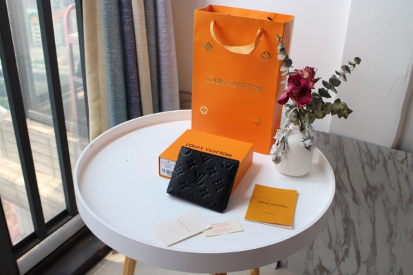 l**is V*t*n slender wallet