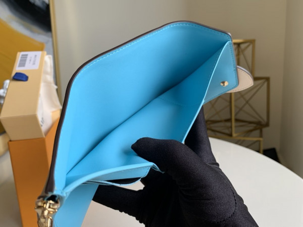 l**is V*t*n pont 9 compact wallet