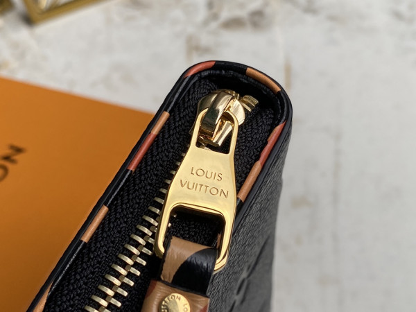 l**is V*t*n zippy wallet