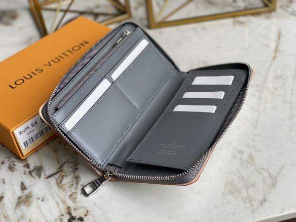 l**is V*t*n zippy wallet vertical