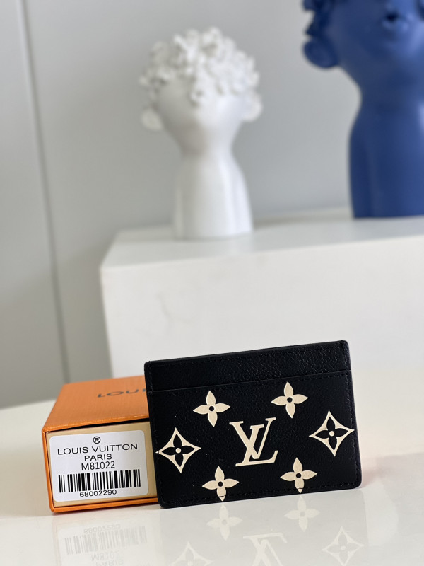 l**is V*t*n card holder