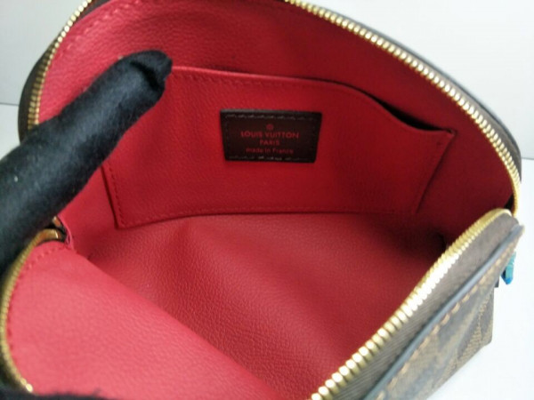 l**is V*t*n cosmetic pouch