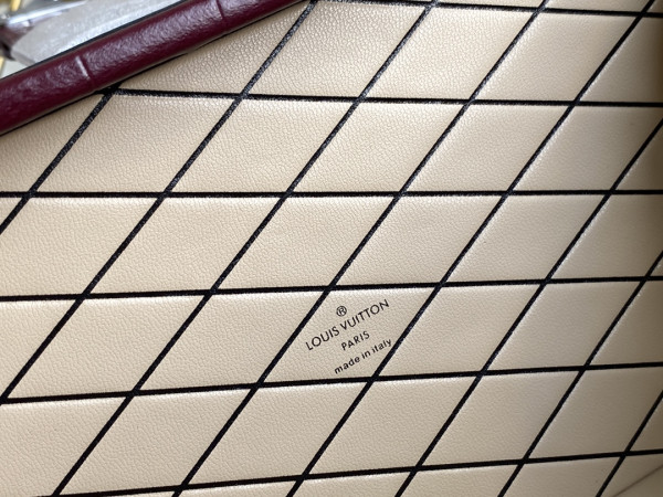 l**is V*t*n petite malle