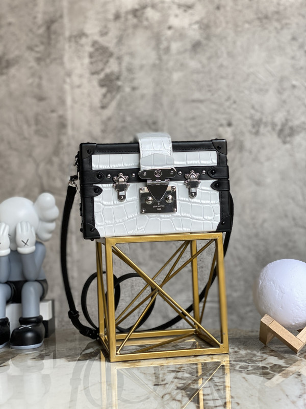 l**is V*t*n petite malle