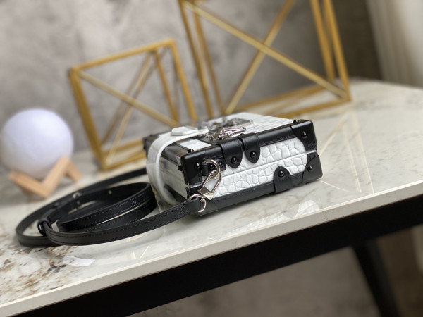 l**is V*t*n petite malle